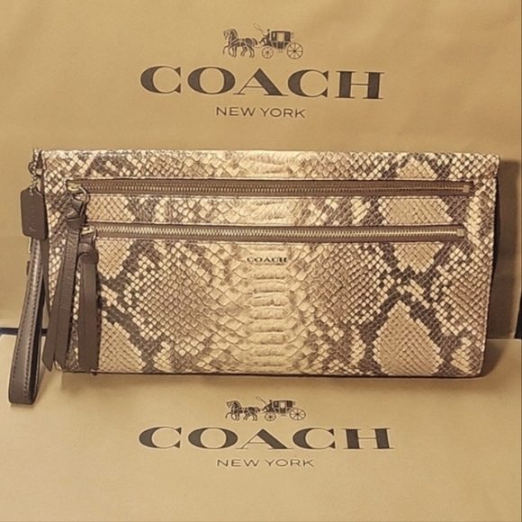 COACH MADISON CLUTCH/WRISTLET - Picture 3 of 13